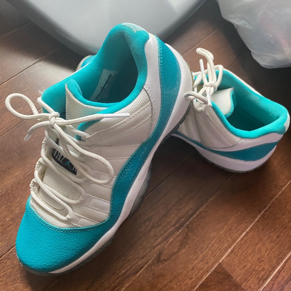 Authentic Jordan 11 “Aqua Safari” Size 5.5 GS